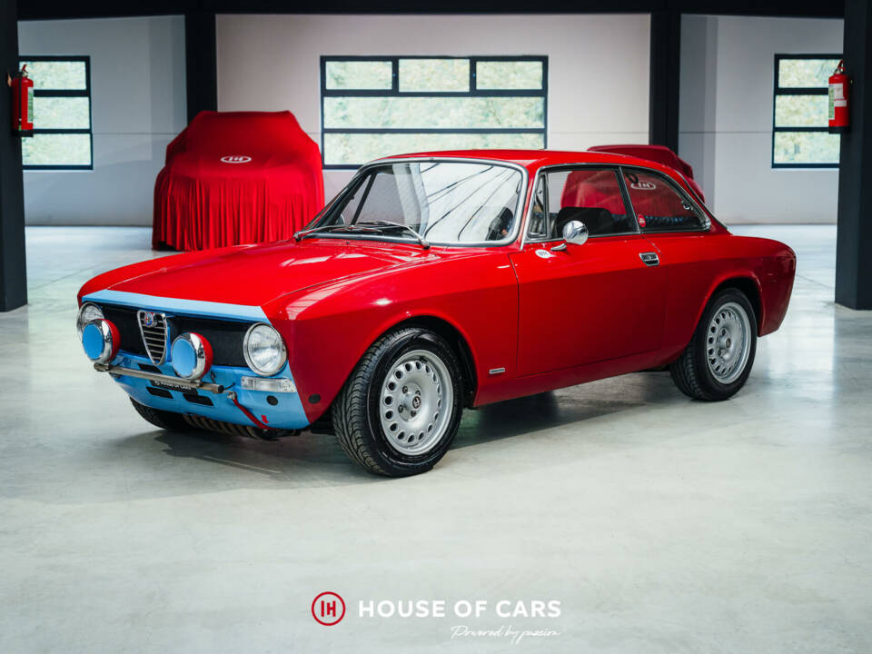 Immagine 2/25 di Alfa Romeo Giulia 1600 GT Junior (1974)