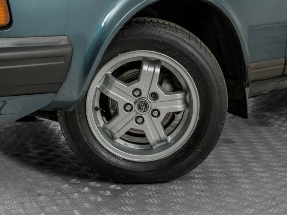 Immagine 4/50 di Volvo 240 GL (1990)