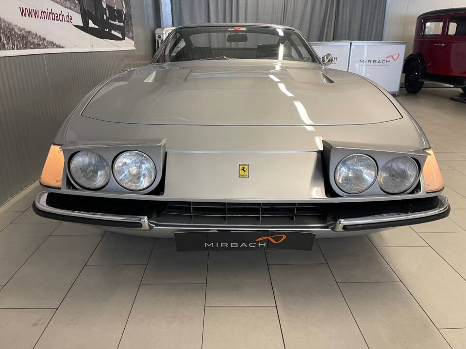 Image 4/22 of Ferrari 365 GTB&#x2F;4 Daytona (1973)
