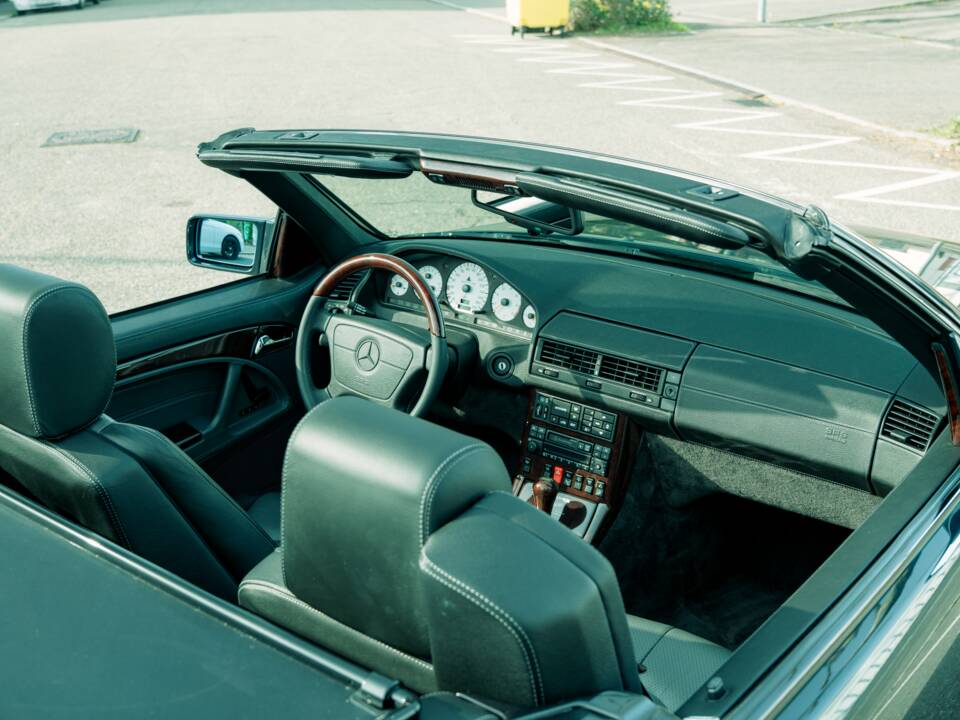 Image 19/30 of Mercedes-Benz SL 600 6.0 AMG (1996)