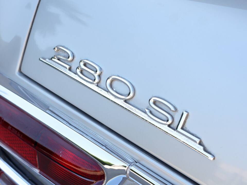 Image 25/70 of Mercedes-Benz 280 SL (1967)