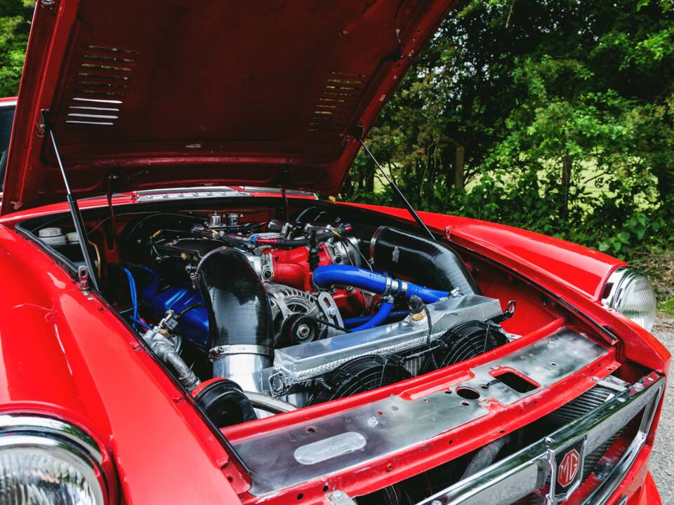 Image 13/50 of MG MGB GT V8 (1977)