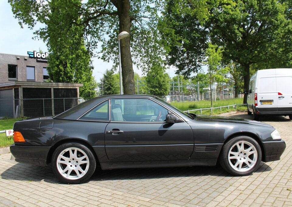 Image 7/8 of Mercedes-Benz 300 SL (1991)