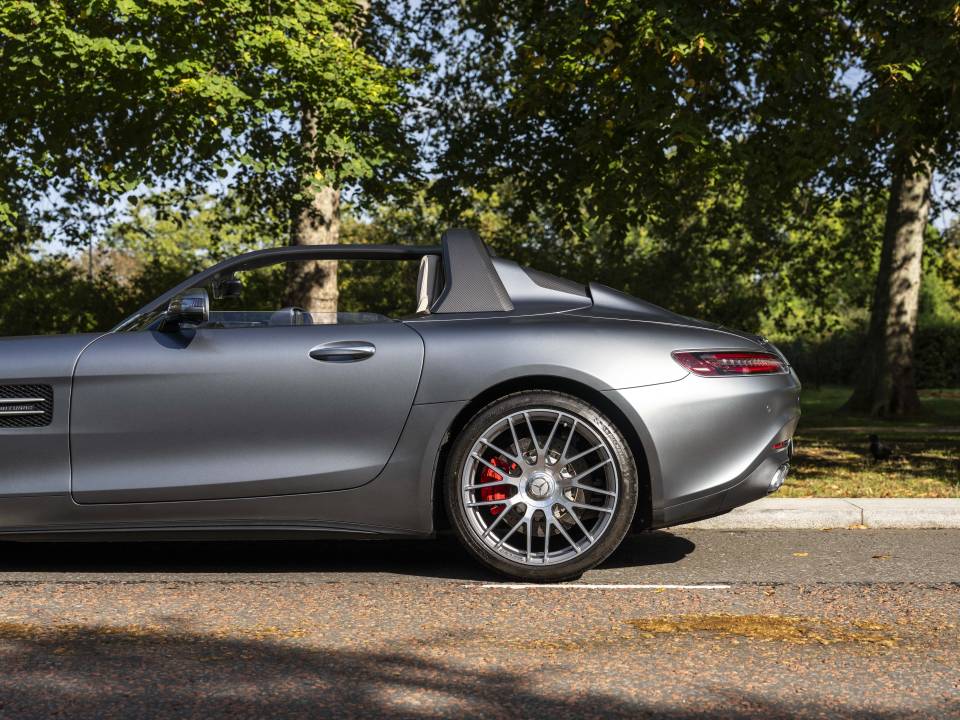 Image 14/36 of Mercedes-AMG GT-S (2019)