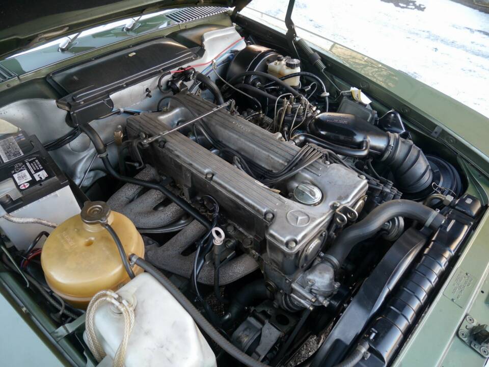 Afbeelding 26/41 van Mercedes-Benz 280 SLC (1977)