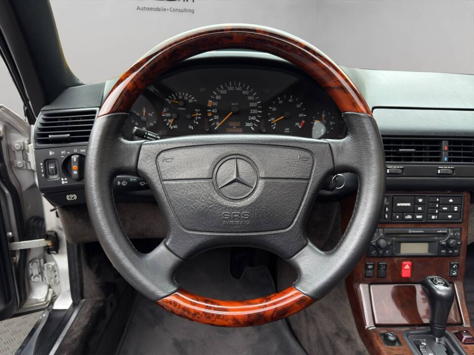 Image 15/28 of Mercedes-Benz SL 320 (1995)