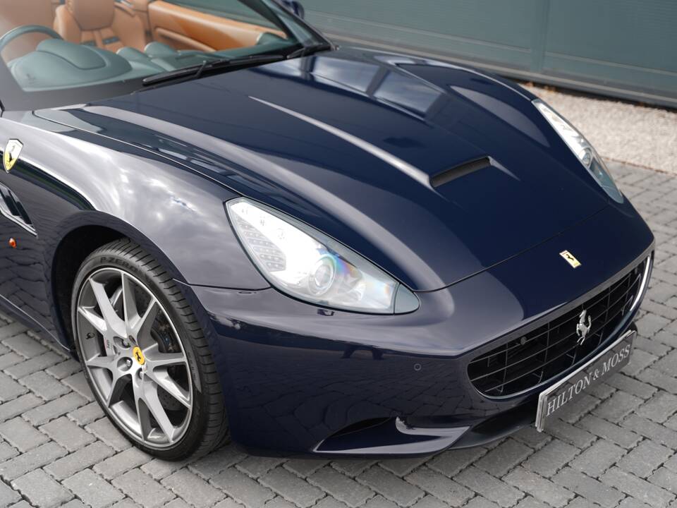 Image 25/50 de Ferrari California (2012)