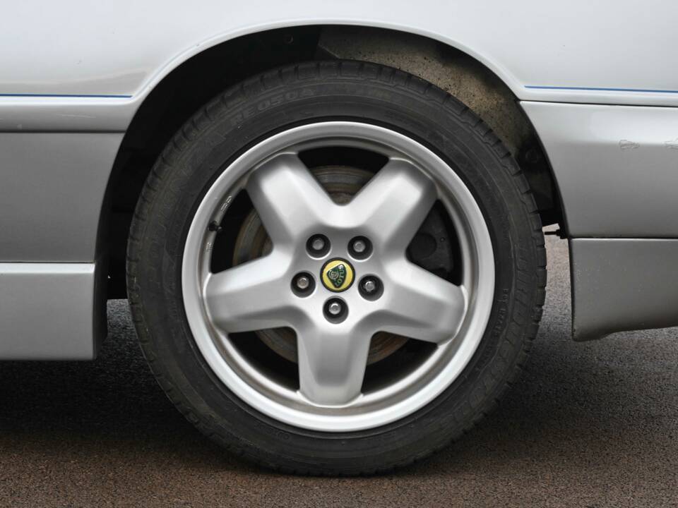 Image 13/50 of Lotus Esprit SE (1990)