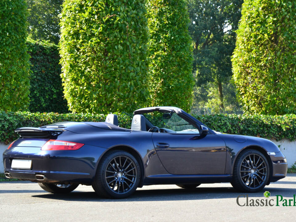 Image 25/50 of Porsche 911 Carrera (2006)