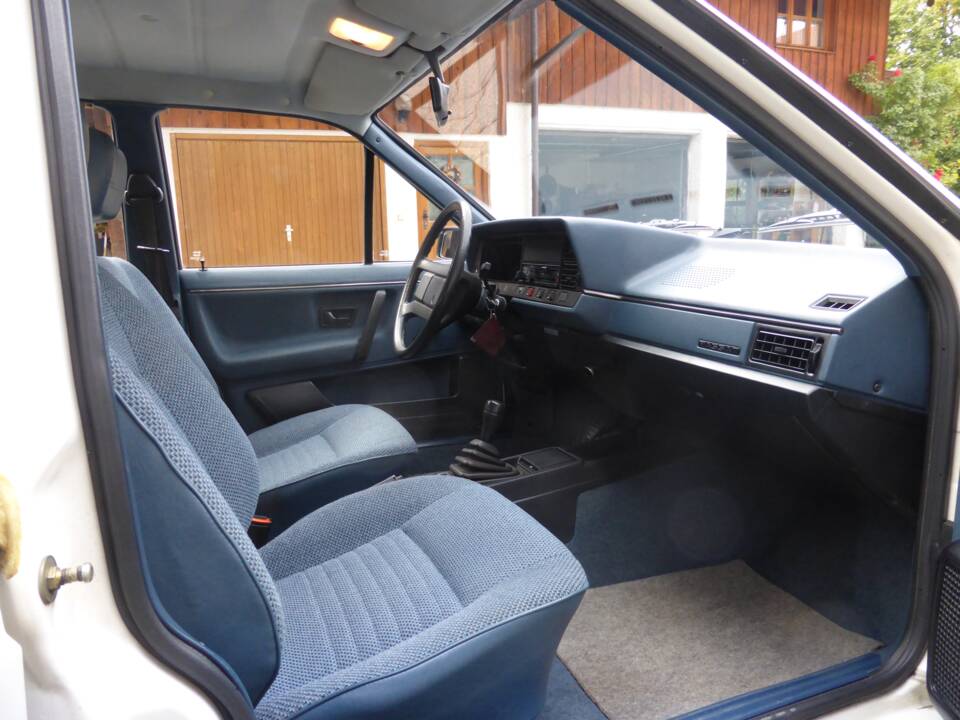 Immagine 13/25 di Volkswagen Passat 1.6 (1988)