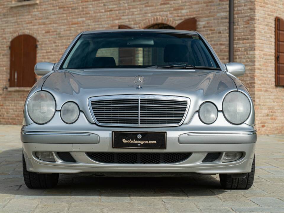 Image 3/50 of Mercedes-Benz E 430 (2000)