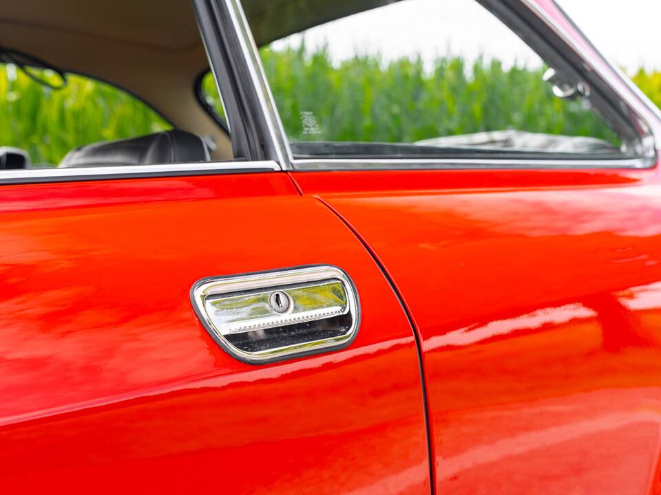 Image 19/53 of Alfa Romeo 2000 GT Veloce (1975)