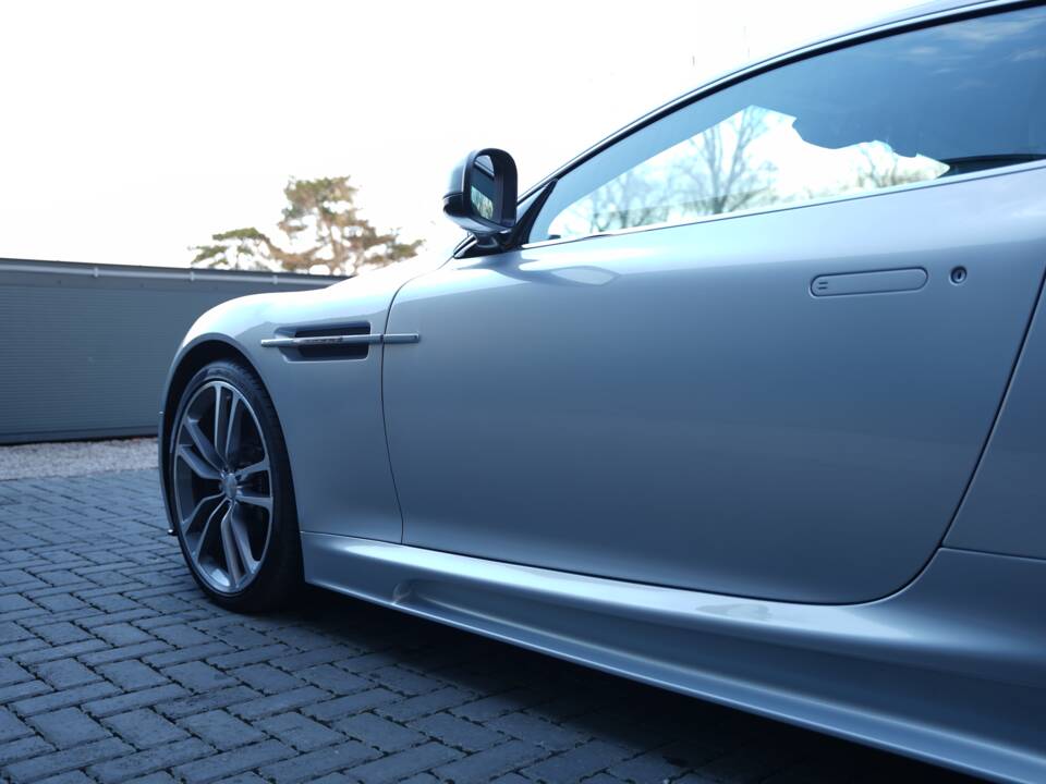 Immagine 44/50 di Aston Martin DBS (2011)
