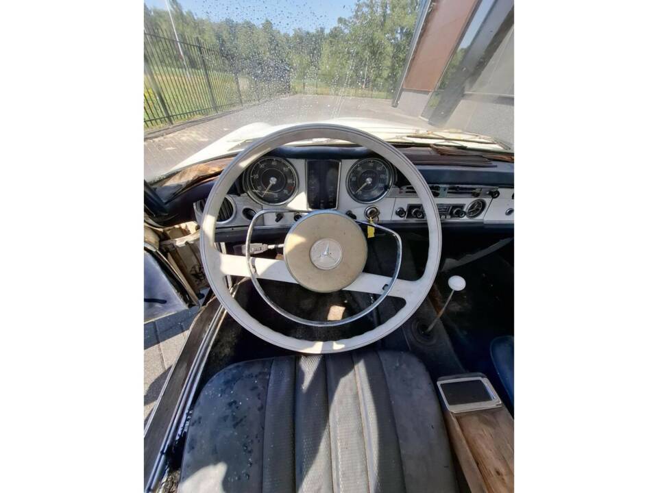 Image 25/50 de Mercedes-Benz 250 SL (1967)