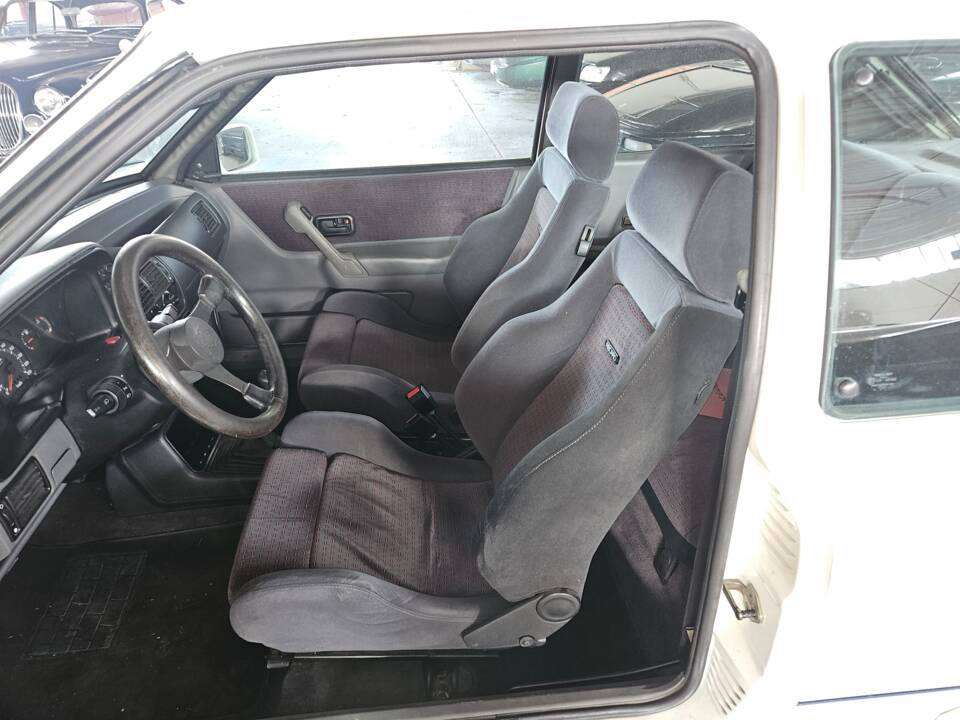 Afbeelding 13/14 van Ford Escort turbo RS (1988)