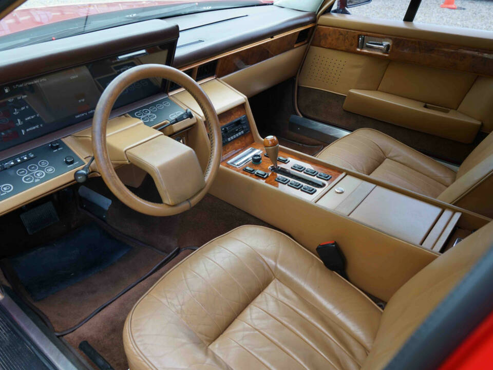 Bild 38/50 von Aston Martin Lagonda (1984)