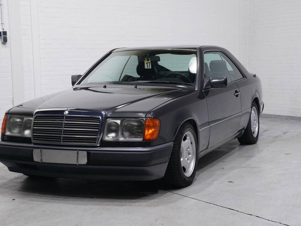 Bild 4/8 von Mercedes-Benz 230 CE (1993)