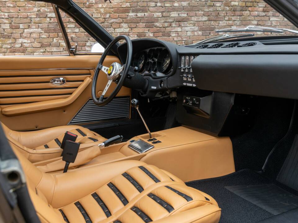 Image 27/50 de Ferrari 365 GTB/4 Daytona (1974)