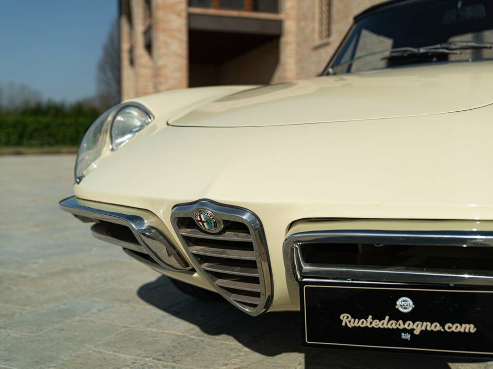 Image 14/50 of Alfa Romeo 1750 Spider Veloce (1969)