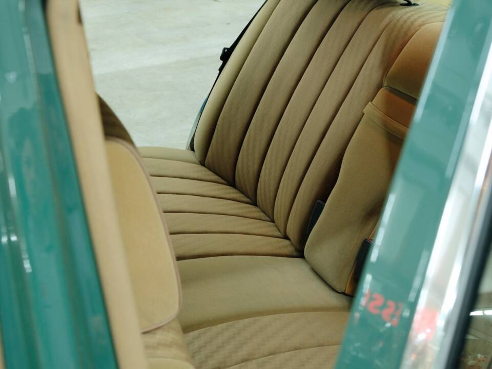 Bild 31/50 von Mercedes-Benz 260 SE (1990)