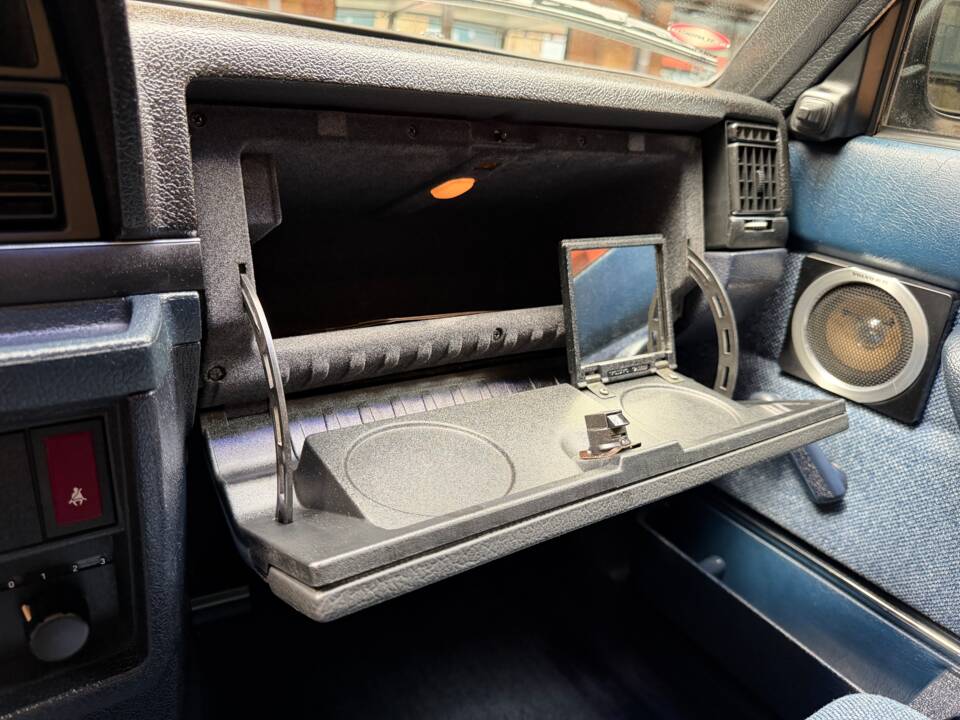 Bild 25/43 von Volvo 240 (1989)