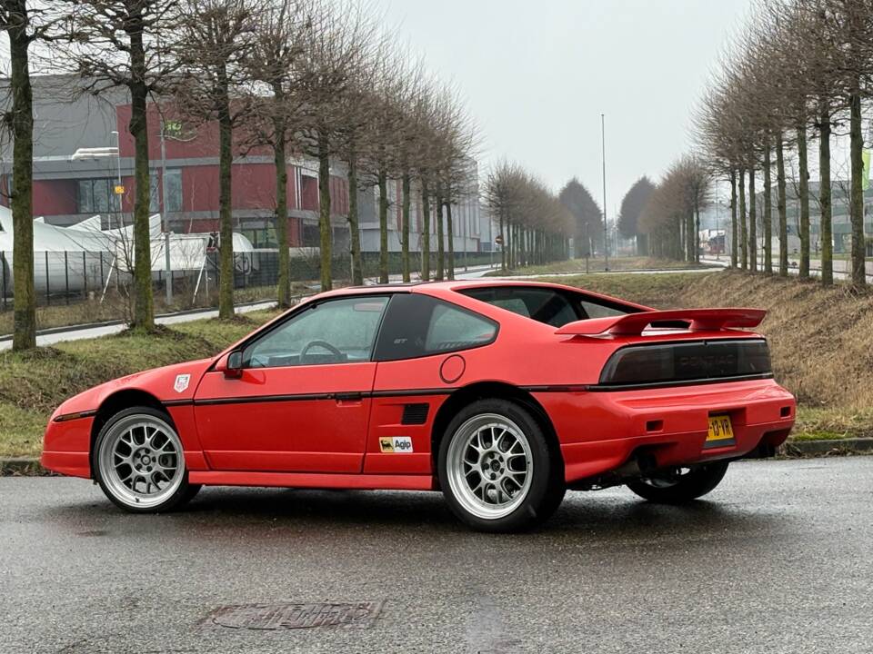 Image 28/31 de Pontiac Fiero GT (1987)
