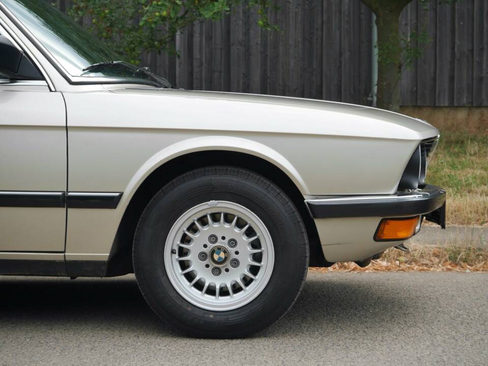 Image 12/42 of BMW 528i (1900)
