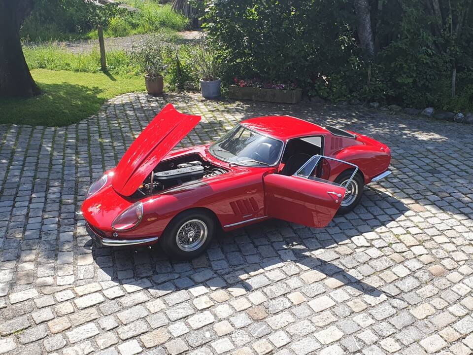 Image 3/36 of Ferrari 275 GTB&#x2F;4 (1968)