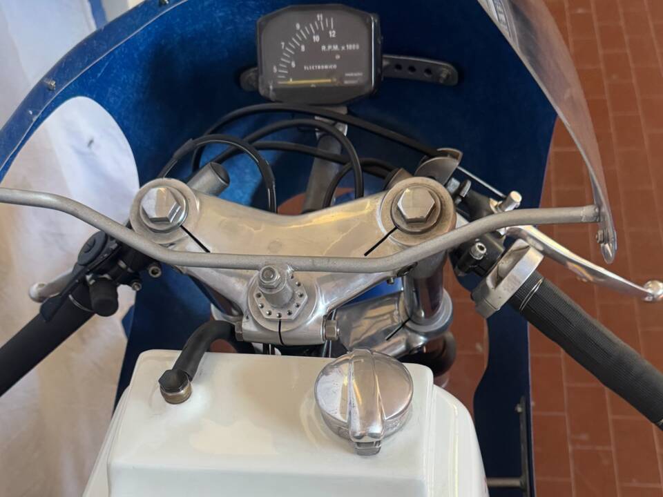 Image 42/50 of Suzuki 500 TT SAIAD (1972)