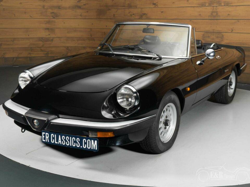 Image 2/19 of Alfa Romeo 1.6 Spider (1986)