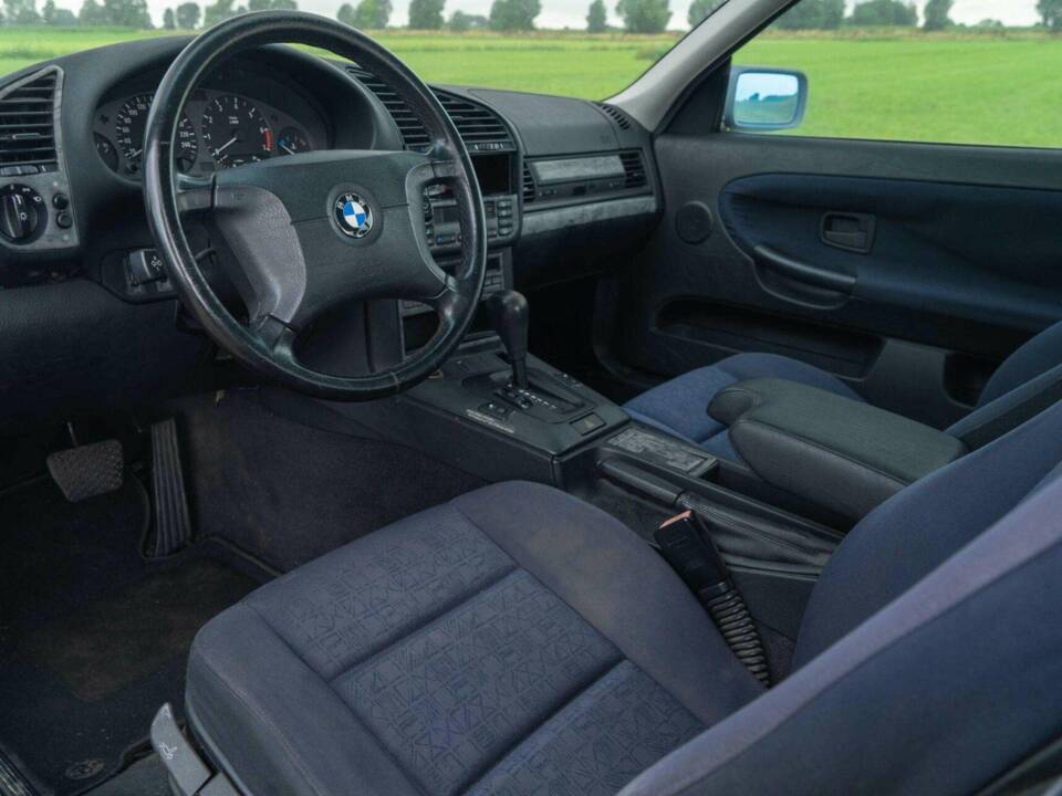 Bild 36/40 von BMW 316i (1998)
