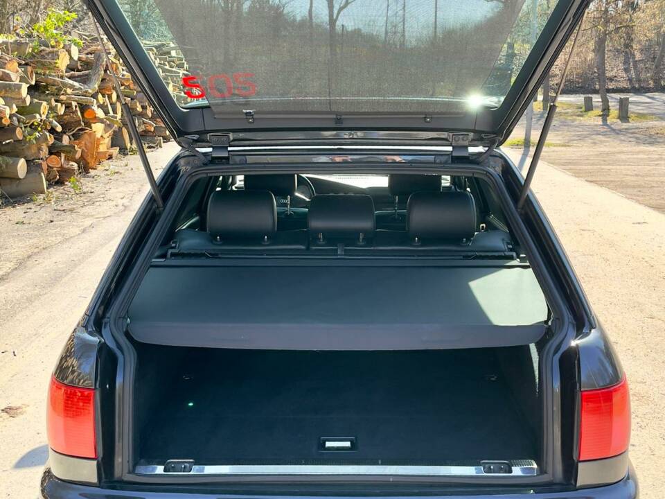 Image 7/34 of Audi S6 Avant (1996)