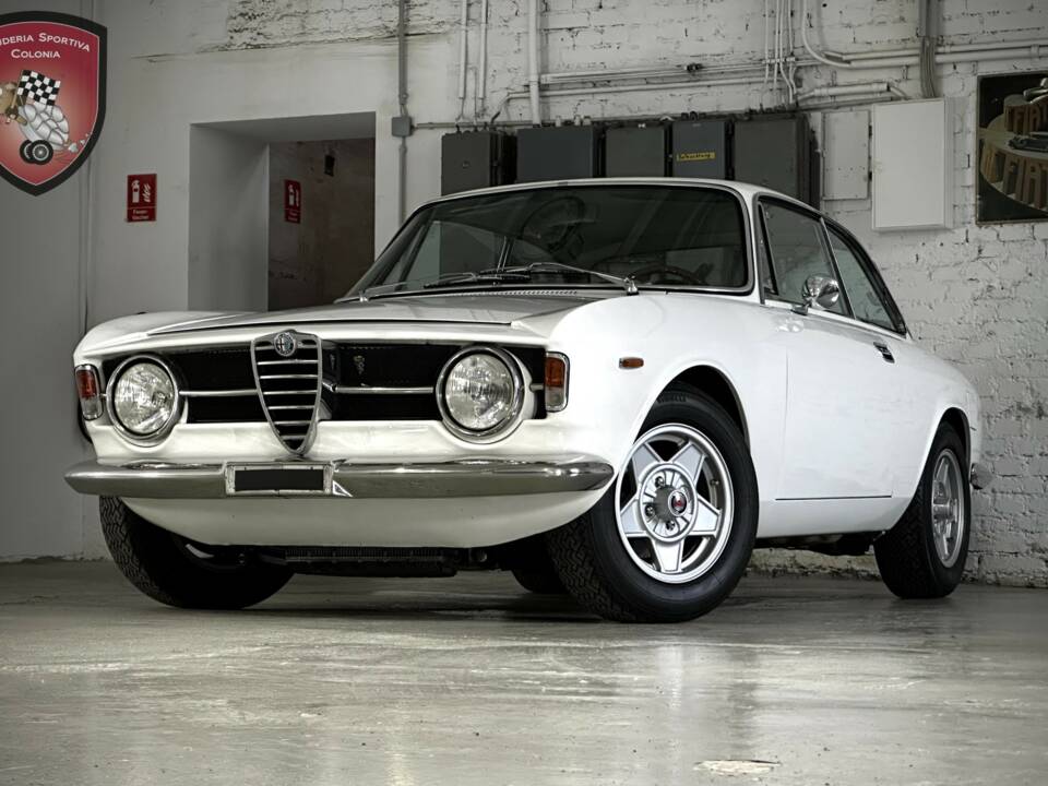 Immagine 3/53 di Alfa Romeo Giulia GT 1300 Junior (1970)