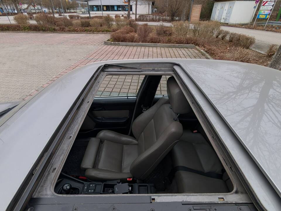 Bild 8/20 von BMW 530i (1988)