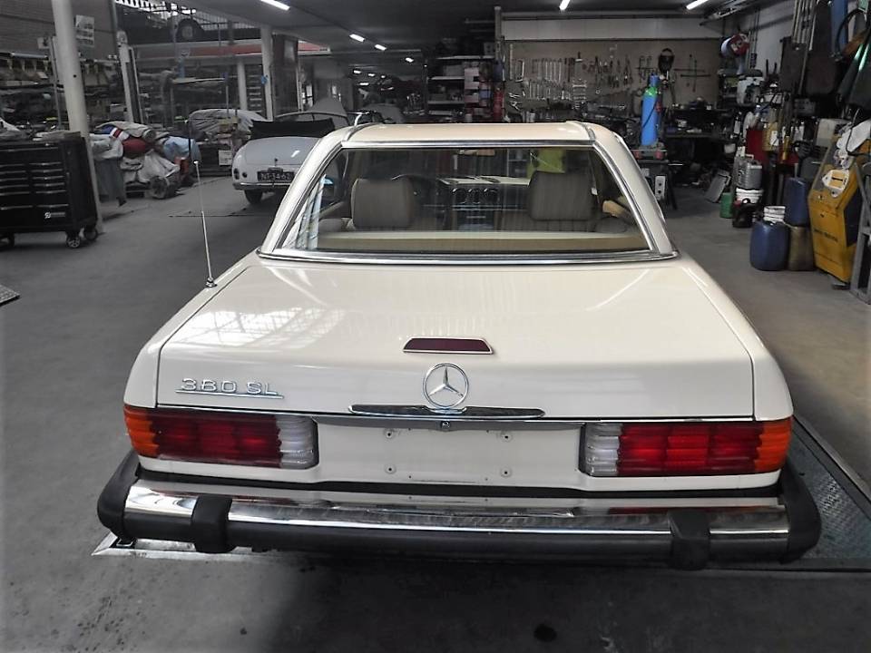 Imagen 4/50 de Mercedes-Benz 380 SL (1982)