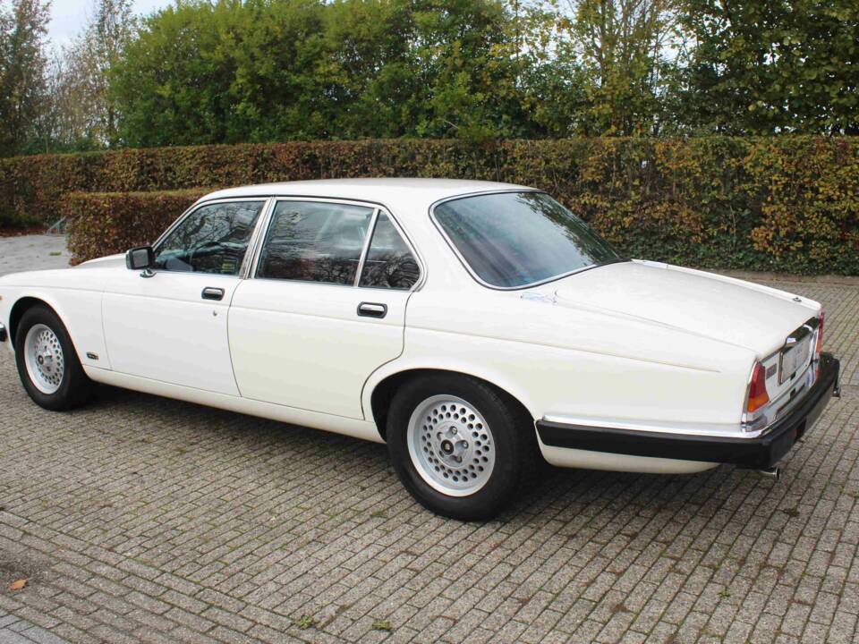 Bild 7/68 von Jaguar XJ 6 4.2 (1985)