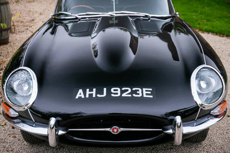 Image 14/50 de Jaguar E-Type (1967)