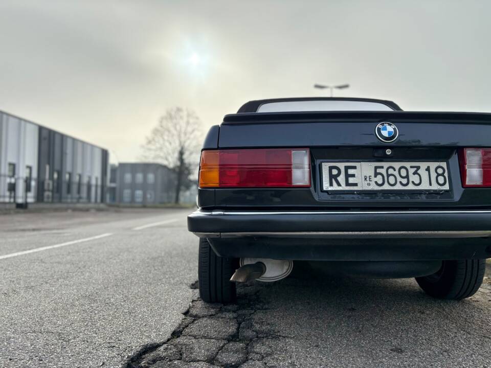 Image 24/27 de BMW 320i (1989)