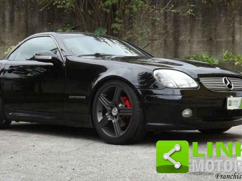 Immagine 3/10 di Mercedes-Benz SLK 200 Kompressor (2000)