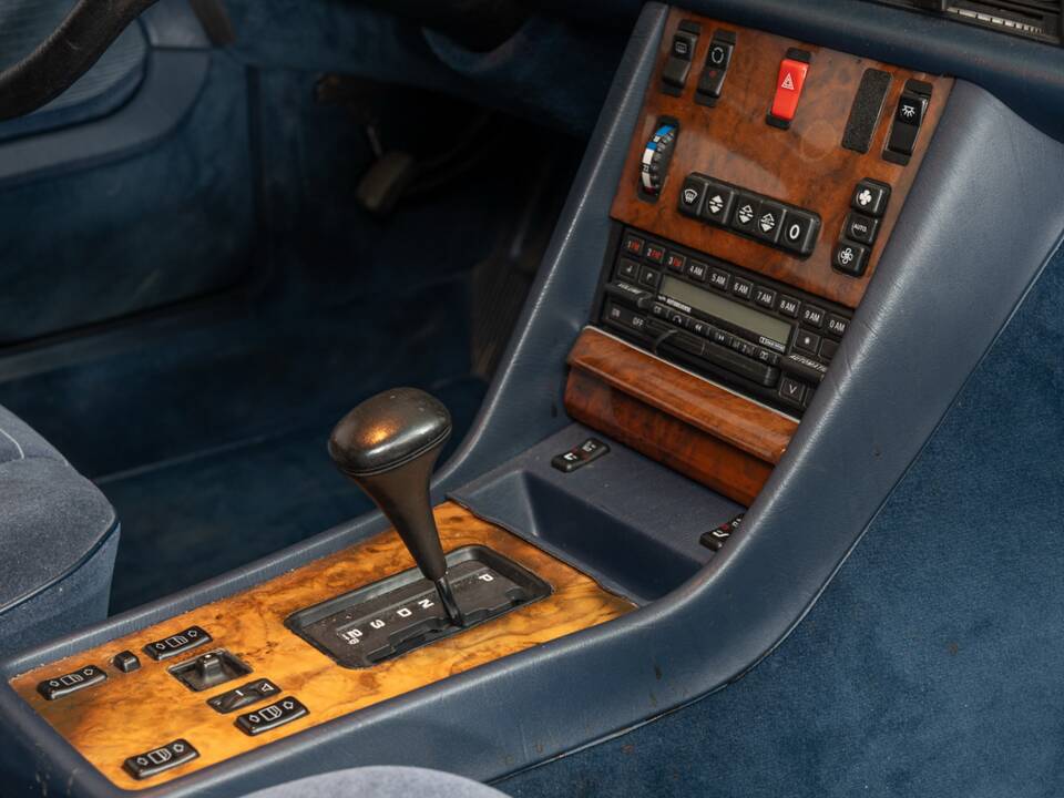 Bild 28/35 von Mercedes-Benz 560 SEC (1988)