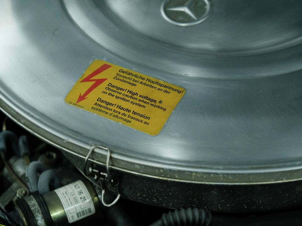Image 16/50 of Mercedes-Benz 420 SEC (1989)