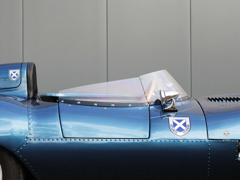 Image 8/60 of Jaguar D-Type (1967)