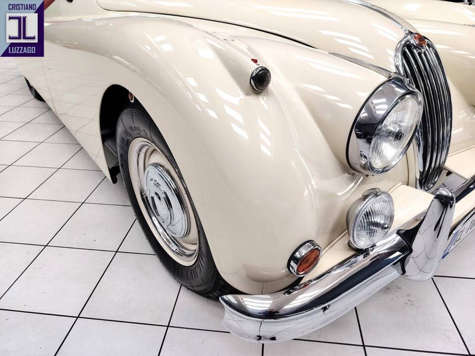 Image 13/74 of Jaguar XK 140 OTS (1956)