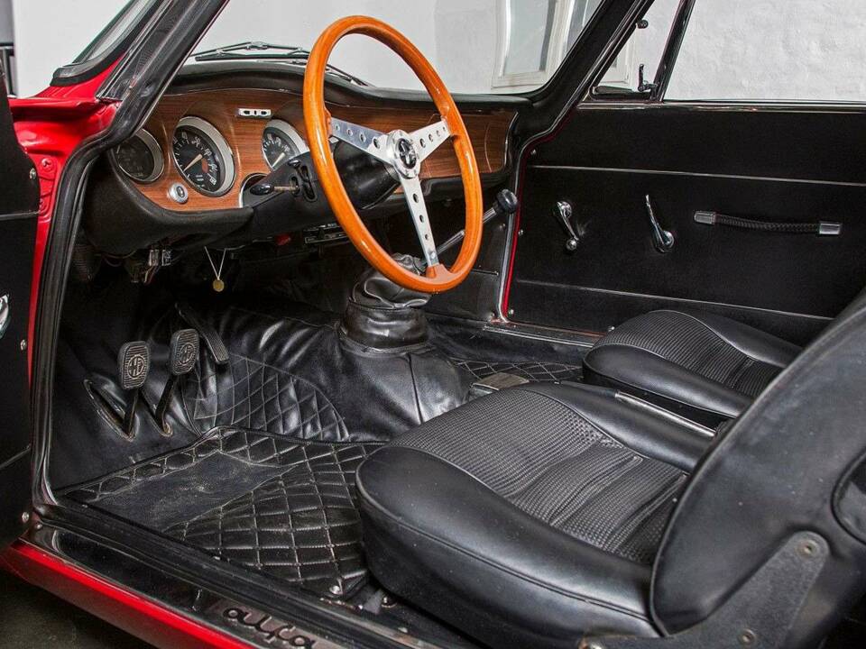 Immagine 23/31 di Alfa Romeo Giulia GTA 1300 Junior (1968)