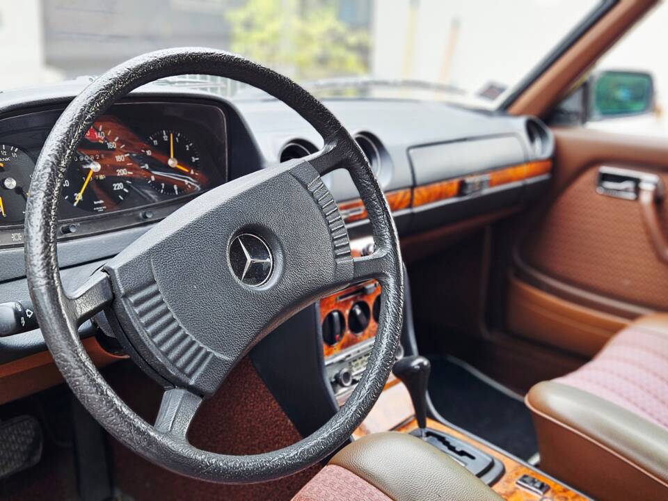 Immagine 8/16 di Mercedes-Benz 280 CE (1977)