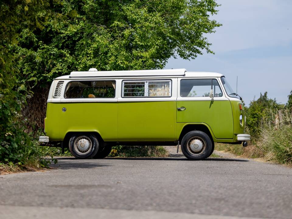 Image 42/47 of Volkswagen T2b Camper (1977)
