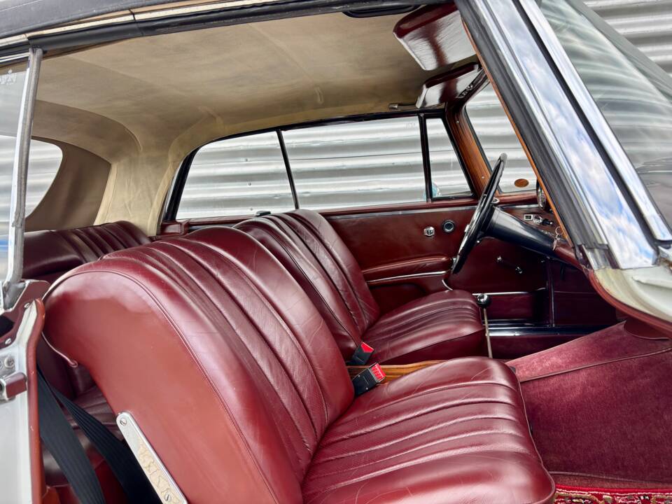 Image 27/33 of Mercedes-Benz 250 SE (1966)