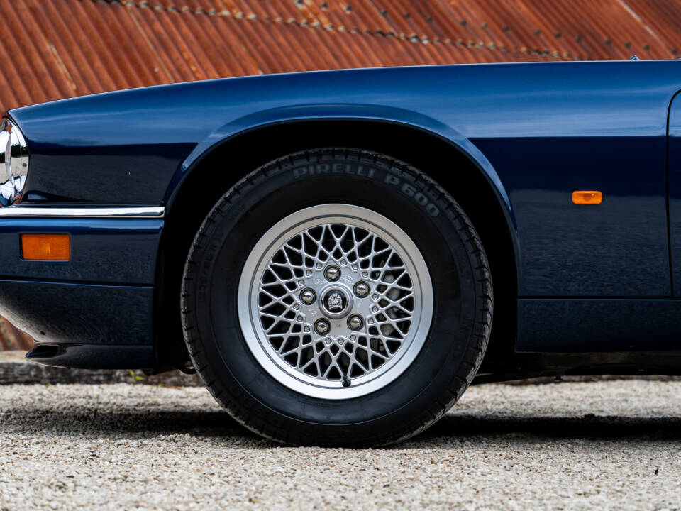 Image 36/38 of Jaguar XJS 4.0 (1995)