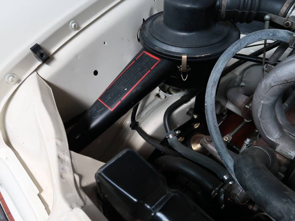 Image 18/32 of Mercedes-Benz 200 D (1966)