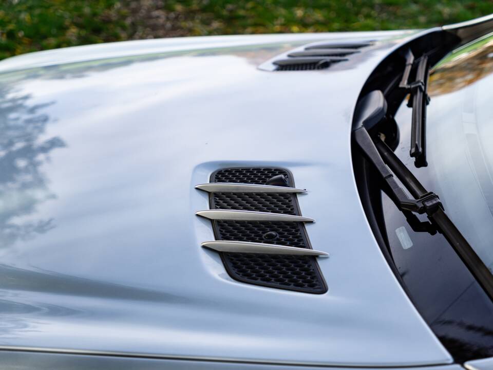 Image 40/45 of Mercedes-Benz SL 55 AMG (2004)